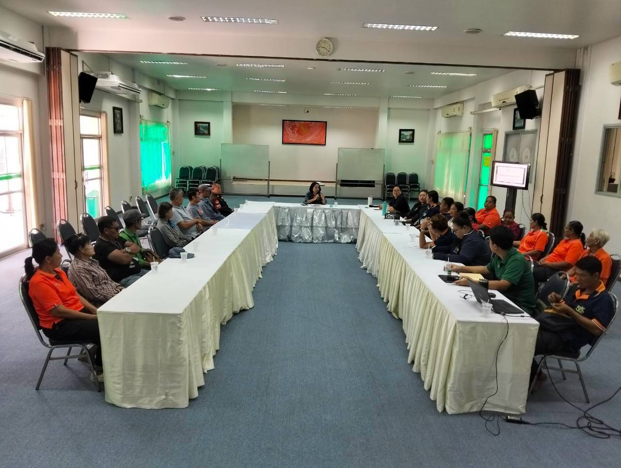 title - ศกร.จัดประชุมให้การต้อนรับข้าราชการที่ย้ายมาปฏิบัติหน้าที่ พร้อมติดตามความก้าวหน้าการดำเนินงานโครงการส่งเสริมและพัฒนาสินค้าเกษตรชีวภาพ ปีงบประมาณ 2569 และความก้าวหน้าในการจัดทำฐานการเรียนรู้การเกษตรครบวงจร